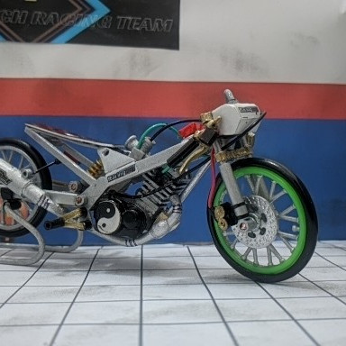Detail Miniatur Motor Drag Race Nomer 51