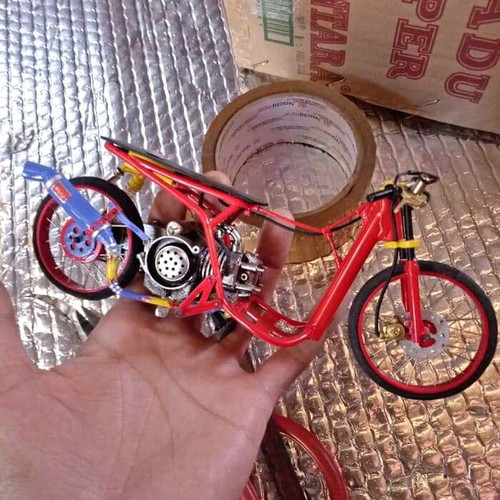 Detail Miniatur Motor Drag Race Nomer 52