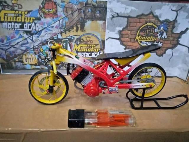 Detail Miniatur Motor Drag Race Nomer 10