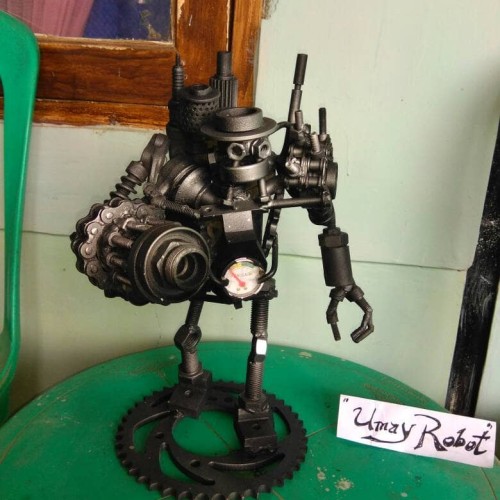 Detail Miniatur Robot Nomer 13