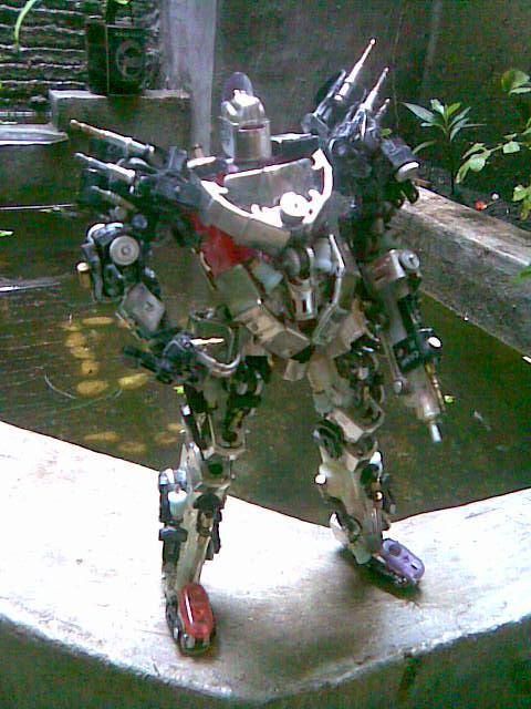 Detail Miniatur Robot Nomer 25