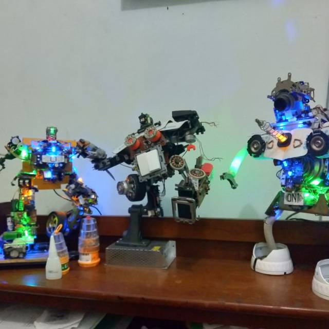 Detail Miniatur Robot Nomer 5