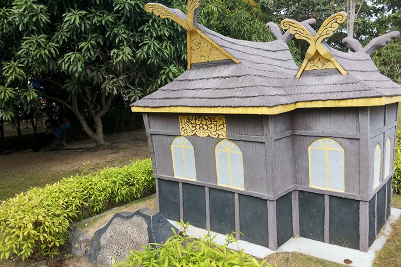 Detail Miniatur Rumah Adat Di Indonesia Nomer 53