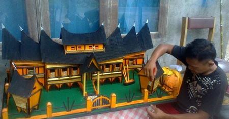 Detail Miniatur Rumah Adat Minangkabau Nomer 22