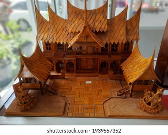 Detail Miniatur Rumah Adat Minangkabau Nomer 36