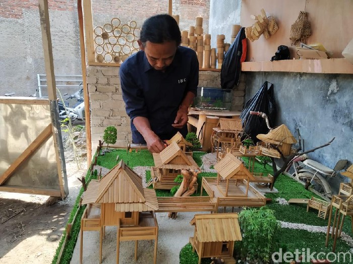 Miniatur Rumah Bambu - KibrisPDR