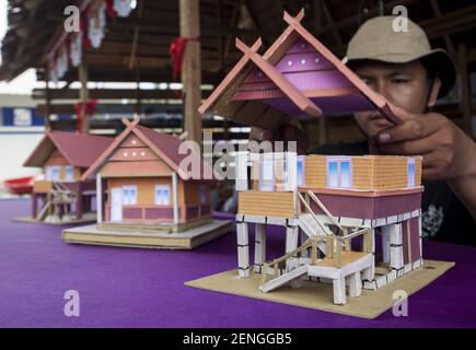 Detail Miniatur Rumah Dari Bungkus Rokok Nomer 25