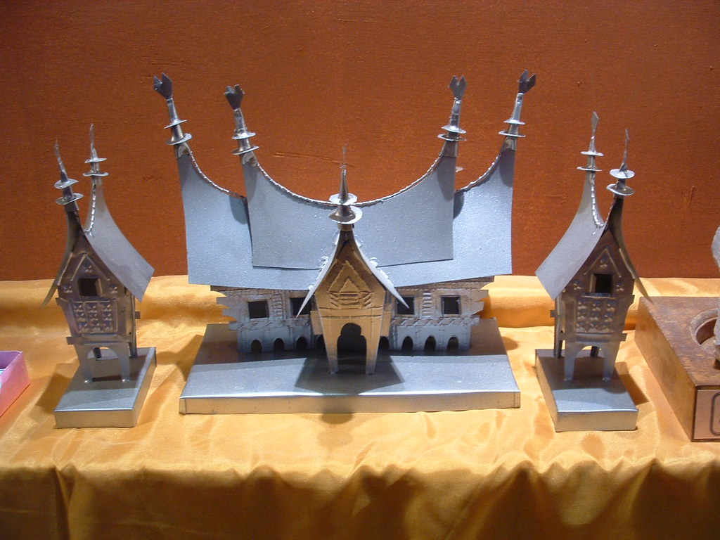 Detail Miniatur Rumah Gadang Nomer 25