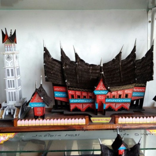 Detail Miniatur Rumah Gadang Nomer 26