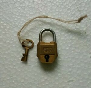 Detail Miniature Padlock And Key Nomer 2