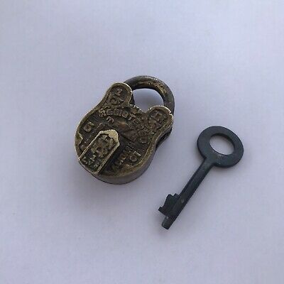 Detail Miniature Padlock And Key Nomer 12