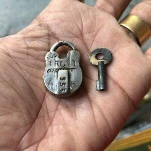 Detail Miniature Padlock And Key Nomer 13