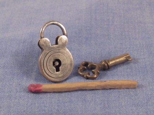 Detail Miniature Padlock And Key Nomer 21