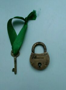 Detail Miniature Padlock And Key Nomer 32