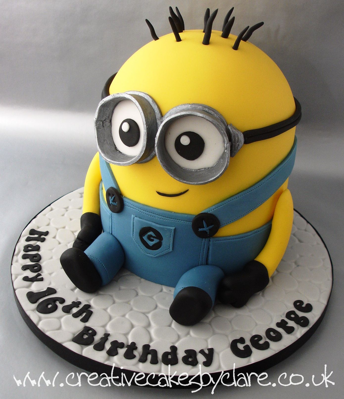 Detail Minions Cake Pictures Nomer 10