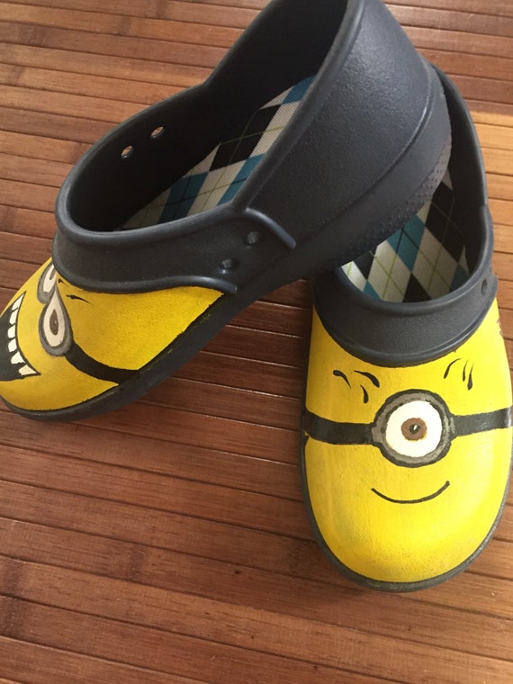 Detail Minions Crocs Nomer 56