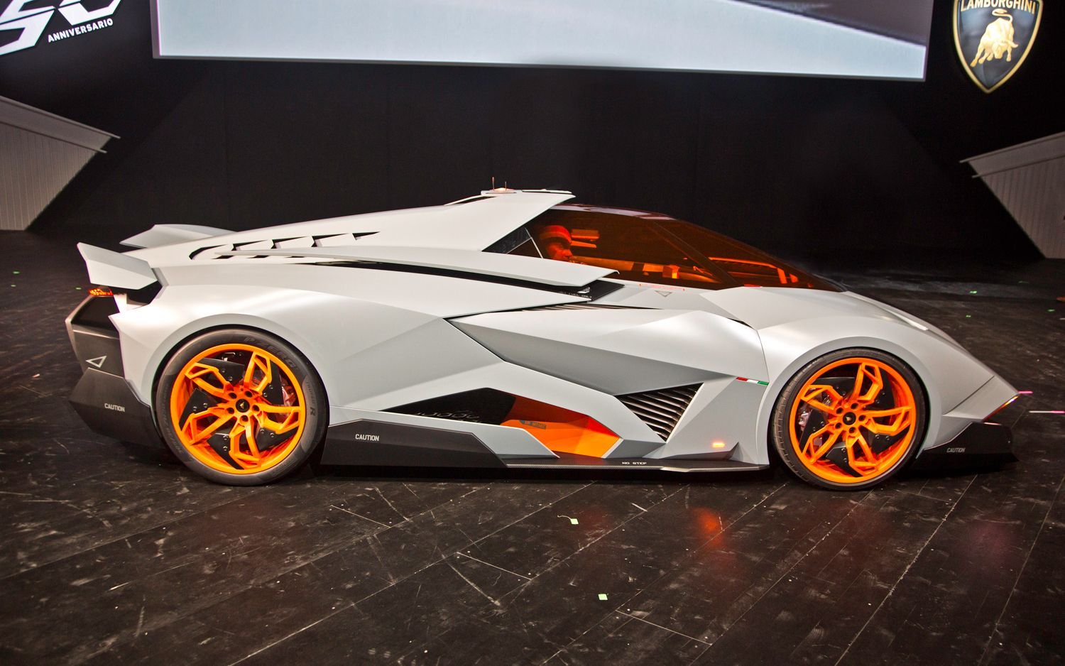 Detail Lamborghini Egoista Interior Nomer 51