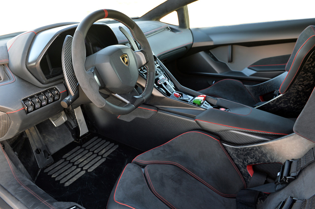 Detail Lamborghini Veneno Interior Nomer 22