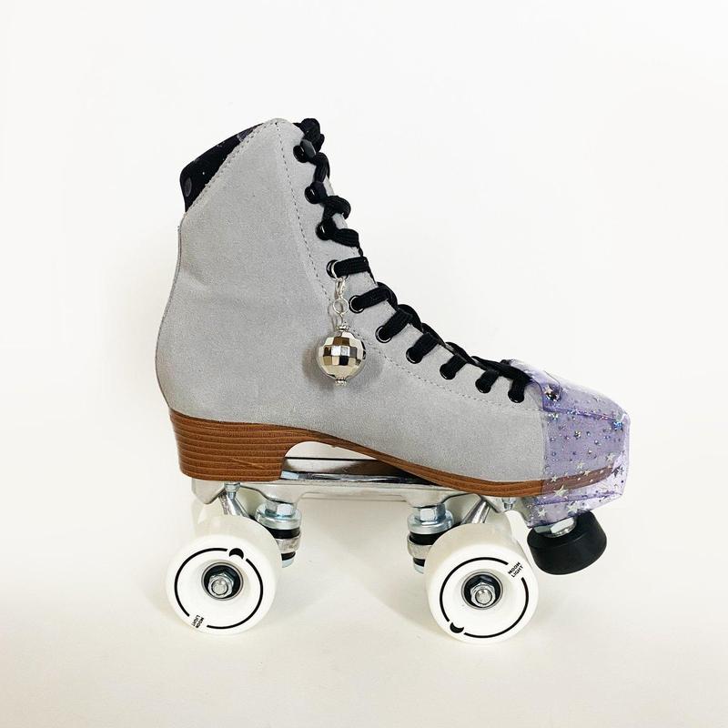 Detail Mirror Ball Roller Skates Nomer 35