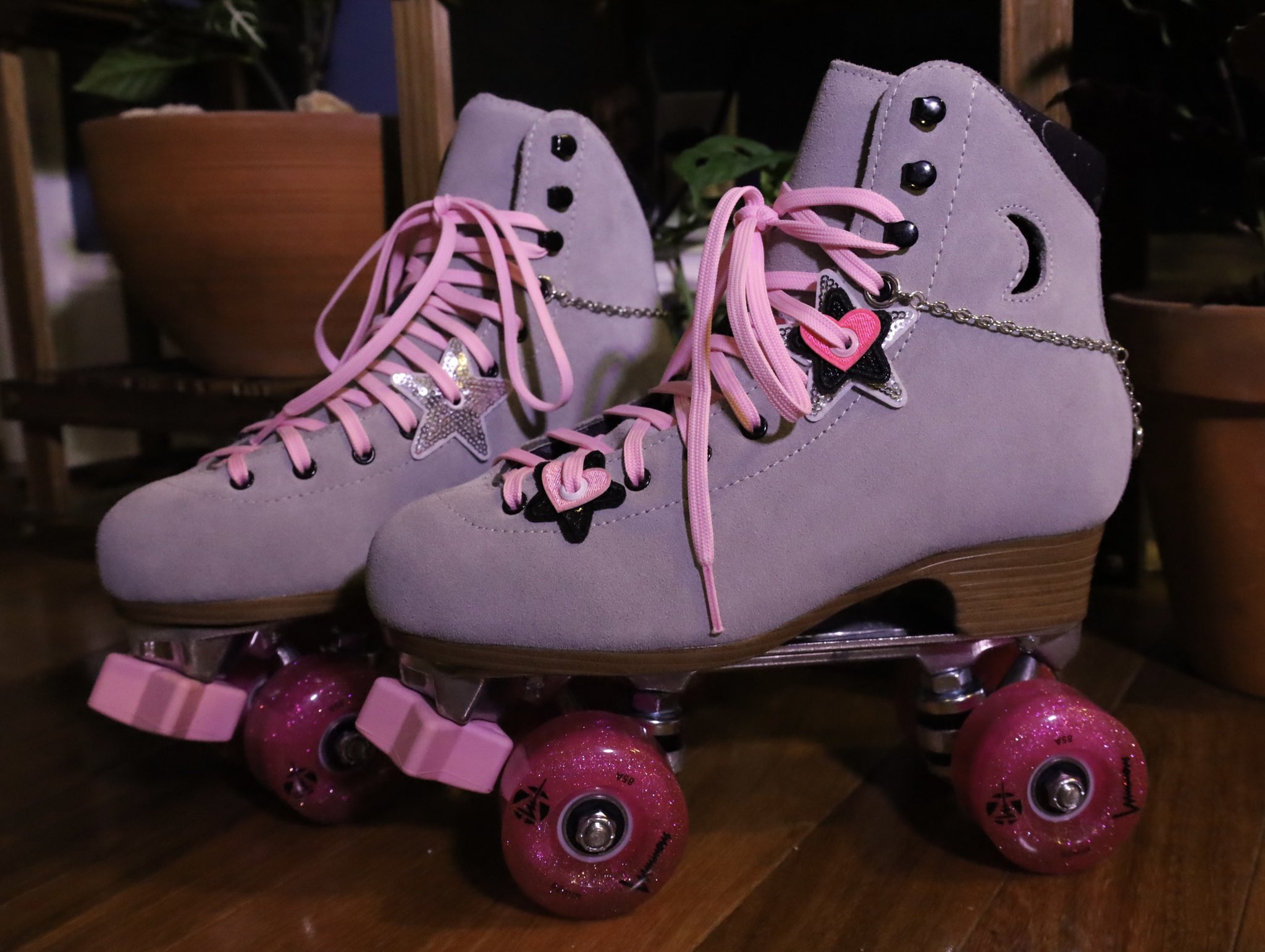 Detail Mirror Ball Roller Skates Nomer 58