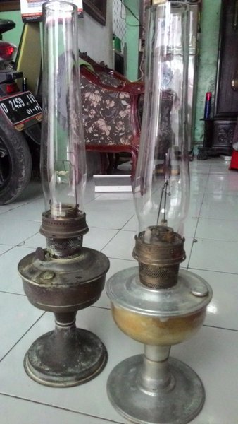 Detail Lampu Minyak Kuno Nomer 23