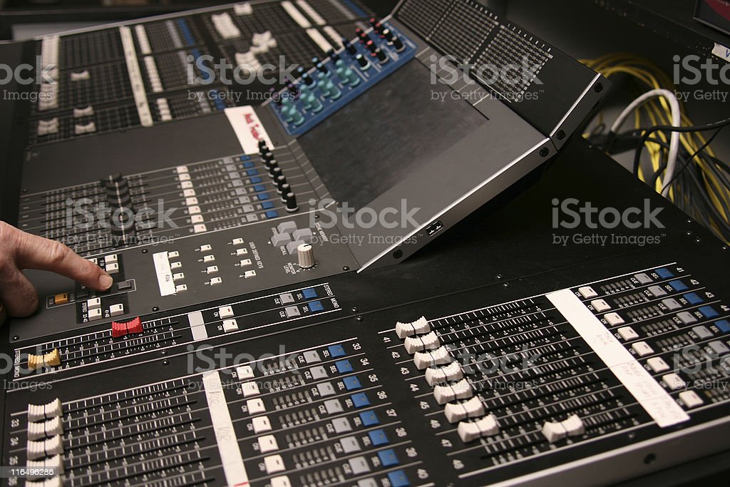 Detail Mixer Audio Terbesar Di Dunia Nomer 17