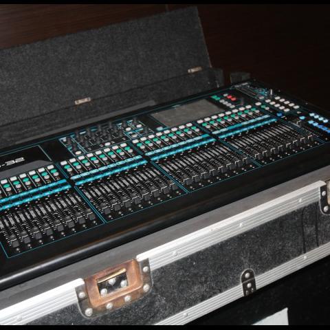 Detail Mixer Audio Terbesar Di Dunia Nomer 50