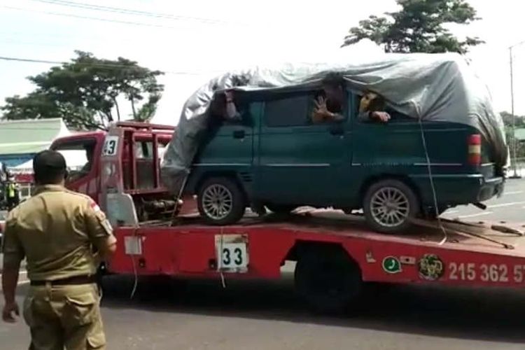 Detail Mobil Angkut Mobil Nomer 9