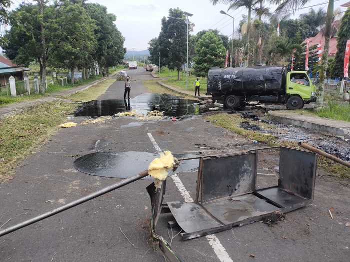 Detail Mobil Aspal Jalan Raya Nomer 28