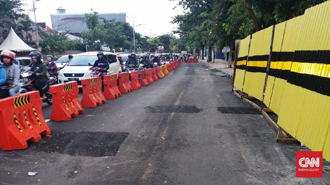 Detail Mobil Aspal Jalan Raya Nomer 30