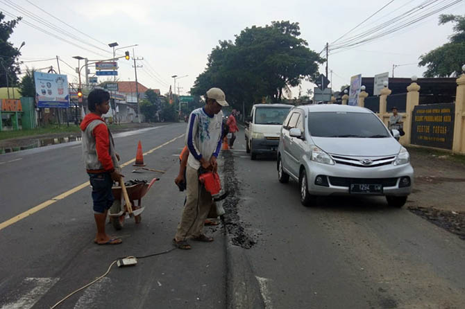 Detail Mobil Aspal Jalan Raya Nomer 38