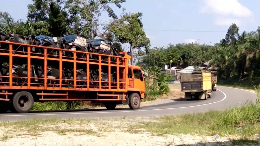 Detail Mobil Aspal Jalan Raya Nomer 46