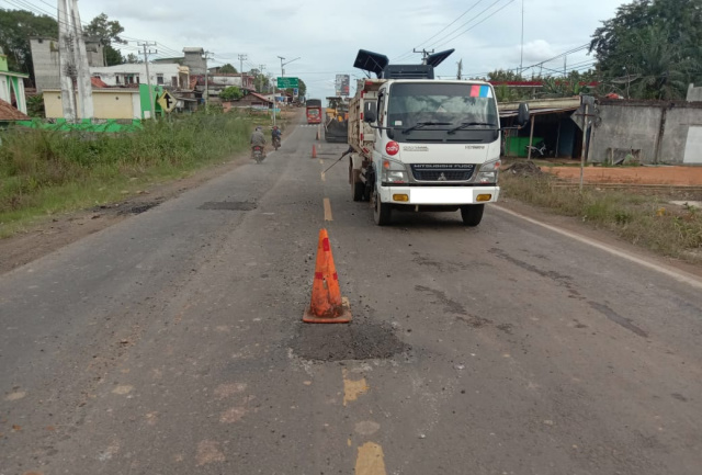 Detail Mobil Aspal Jalan Raya Nomer 52