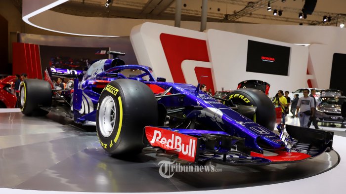 Detail Mobil Balap Formula 1 Nomer 2