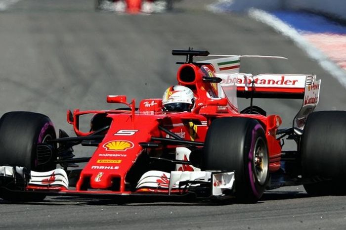 Detail Mobil Balap Formula 1 Nomer 29