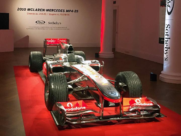 Detail Mobil Balap Formula 1 Nomer 44