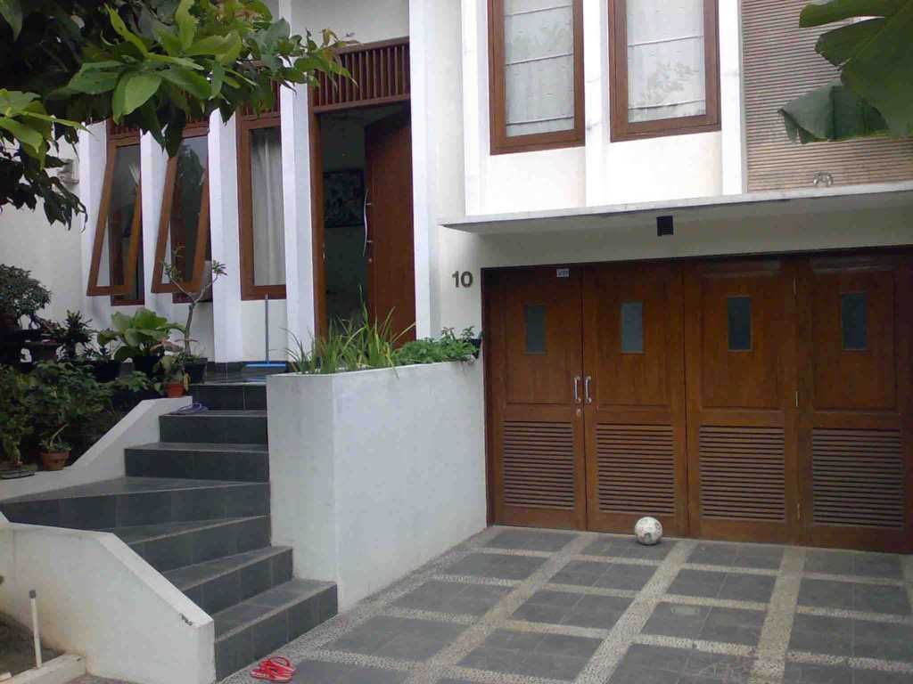 Detail Lantai Depan Rumah Nomer 52