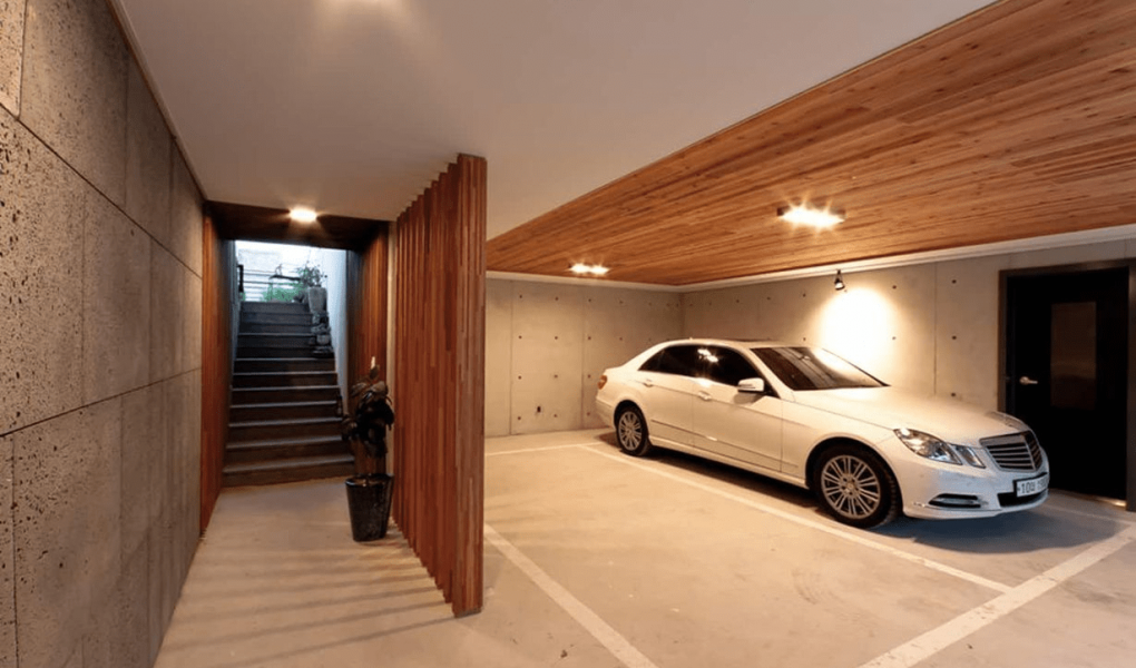 Detail Mobil Di Garasi Rumah Nomer 14