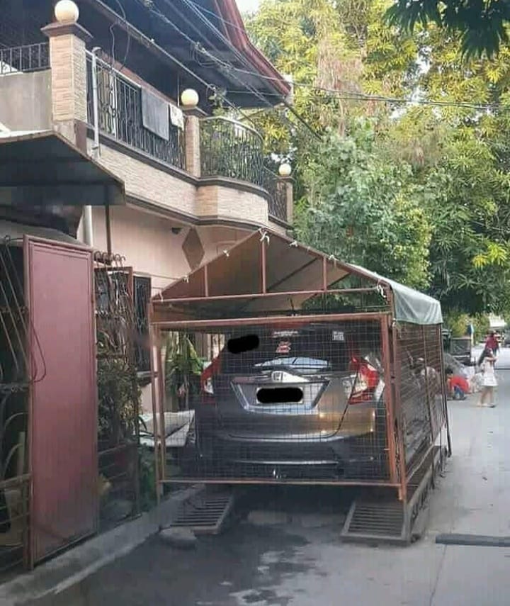 Detail Mobil Di Garasi Rumah Nomer 19