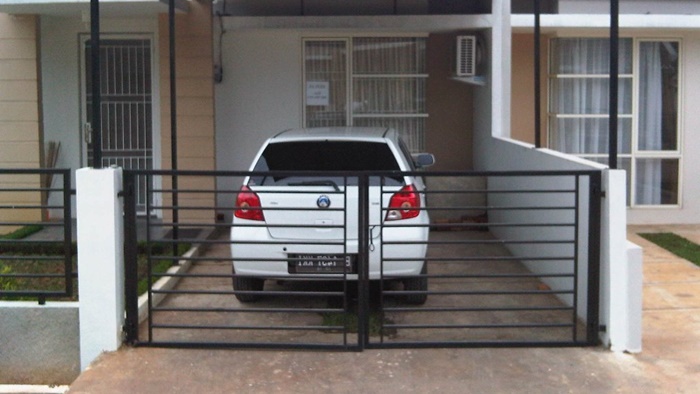 Detail Mobil Di Garasi Rumah Nomer 20