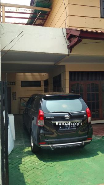 Detail Mobil Di Garasi Rumah Nomer 22