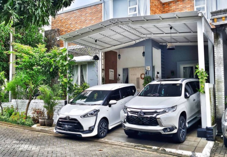 Detail Mobil Di Garasi Rumah Nomer 27