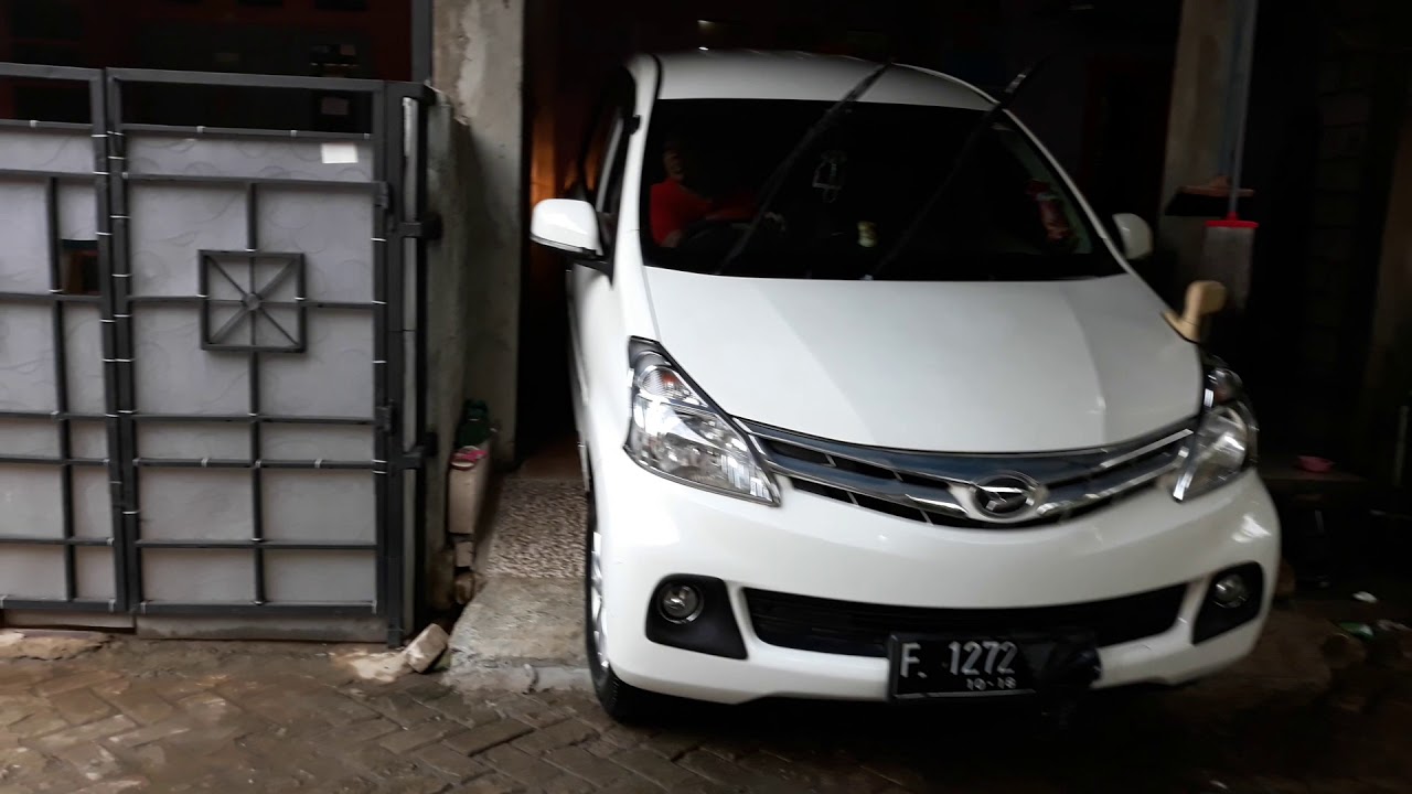 Detail Mobil Di Garasi Rumah Nomer 35