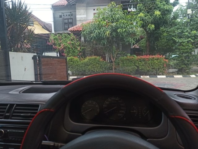 Detail Mobil Di Garasi Rumah Nomer 5