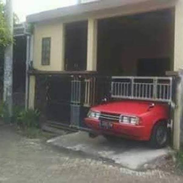 Detail Mobil Di Garasi Rumah Nomer 42