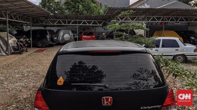 Detail Mobil Di Garasi Rumah Nomer 46