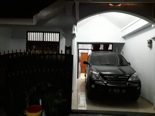 Detail Mobil Di Garasi Rumah Nomer 6