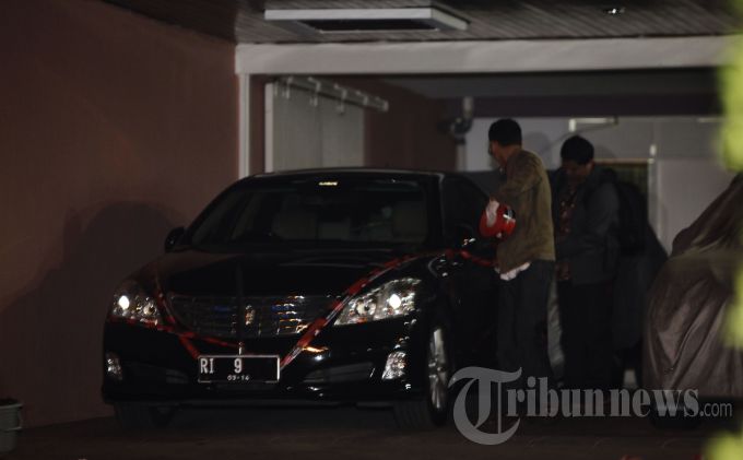 Detail Mobil Di Garasi Rumah Nomer 48