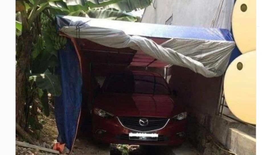 Detail Mobil Di Garasi Rumah Nomer 52