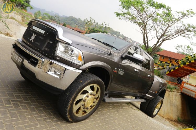 Detail Mobil Dodge Pick Up Nomer 37